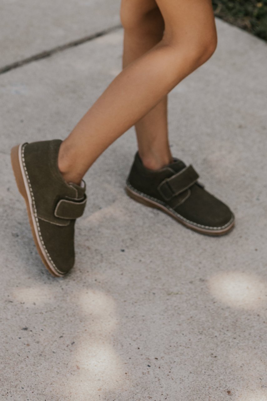 Simple velcro kids casual shoe | ROOLEE