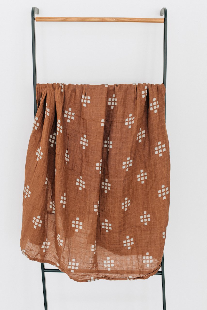 Chestnut printed swaddle | ROOLEE