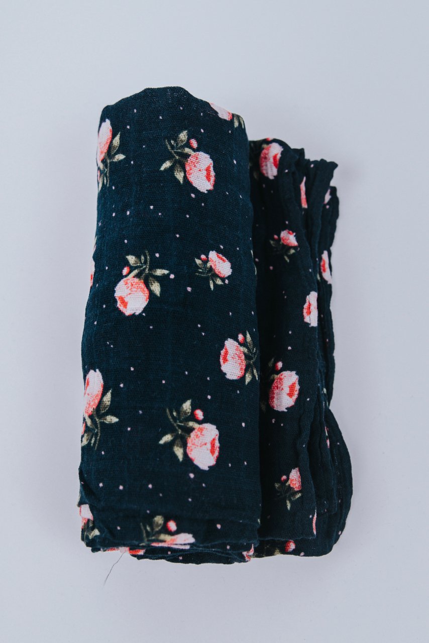 Black Rose Swaddle | ROOLEE